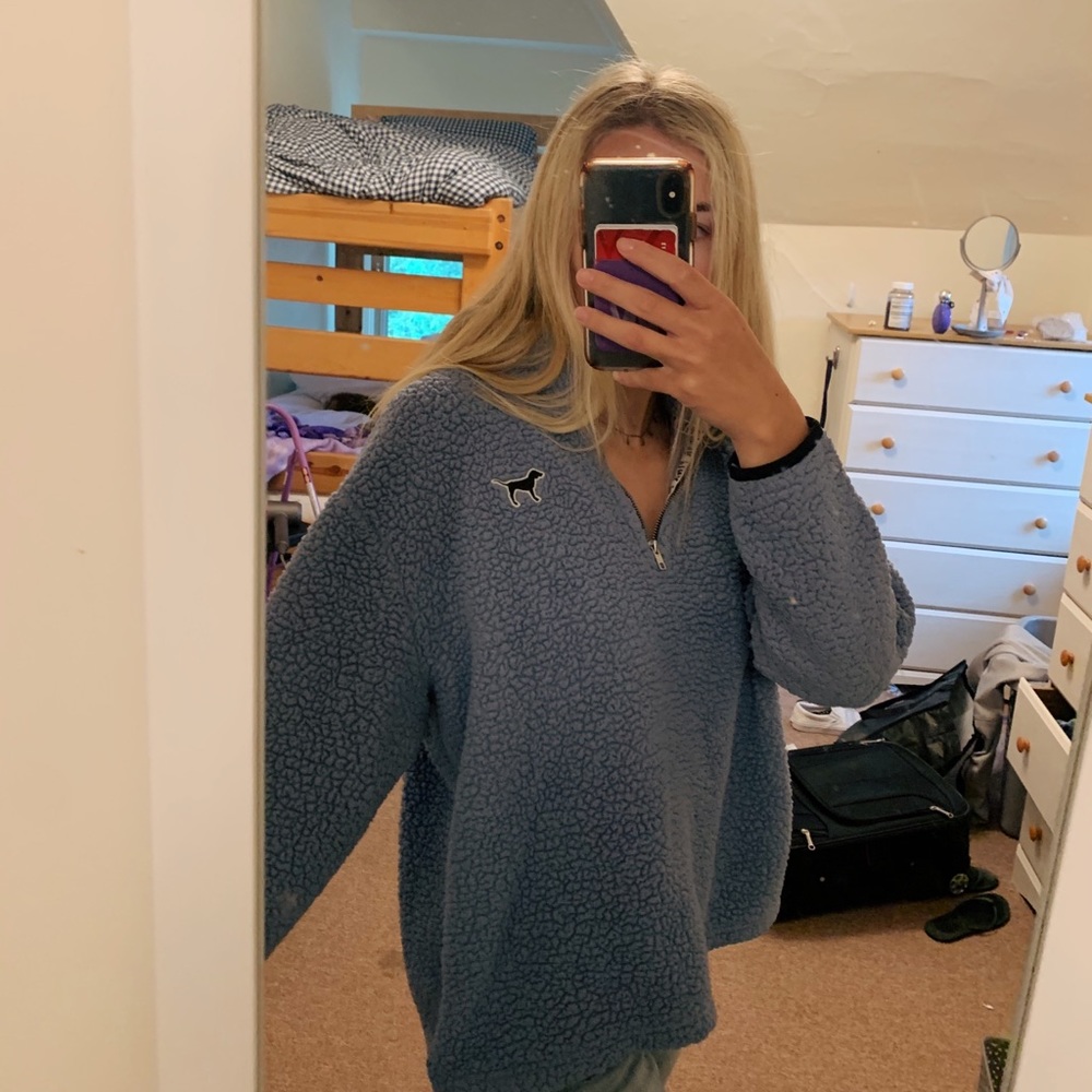 VS Pink Fuzzy Crewneck